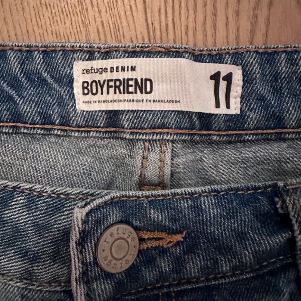 REFUGE DENIM DISTRESSED BOYFRIEND JEANS womens SIZE 11 - Picture 7 of 8